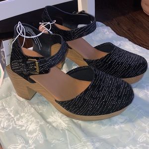 Universal Thread Marcia Clogs Mules